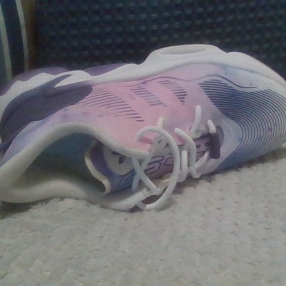 Purple/ Lavender Adidas Size 7 Ozweego